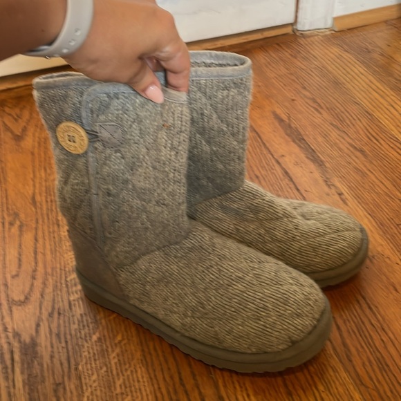 UGG Australia Women’s Mountain Quilted Gray Boot Size 7 - Picture 4 of 11